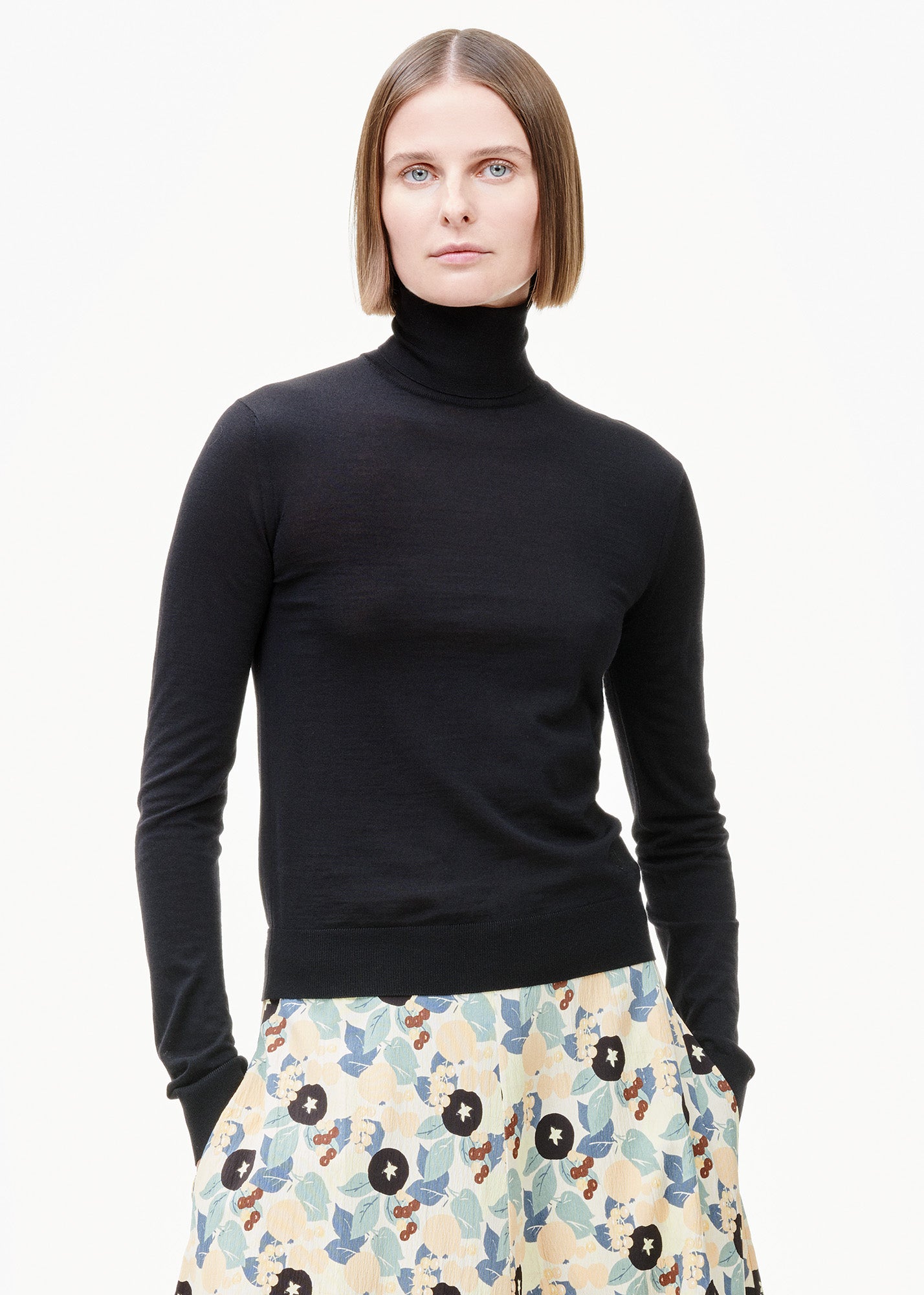Superfine Wool Turtleneck Sweater Black - TIINA the STORE